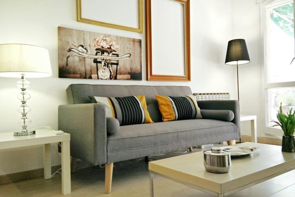Bizflats Arc De Triomf Барселона